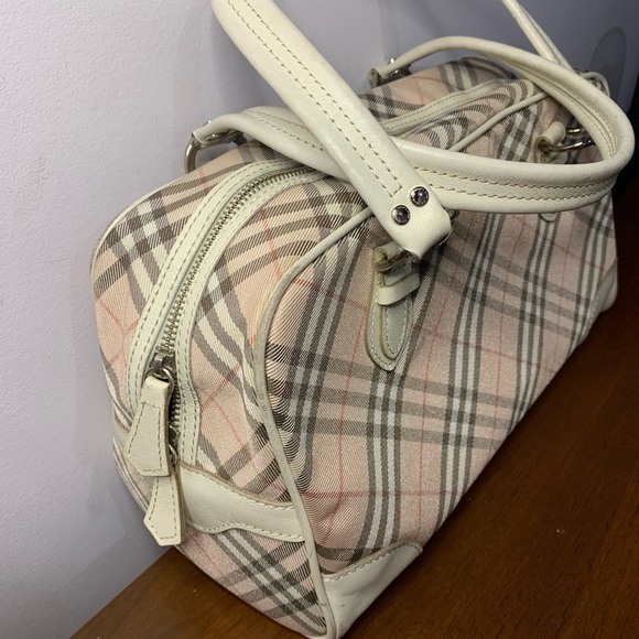 Authentic Burberry Pink Shoulder Bag - Picture 3 of 10